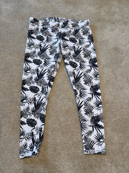 bcg Pants - bcg Black and White Tropical Print Leggings